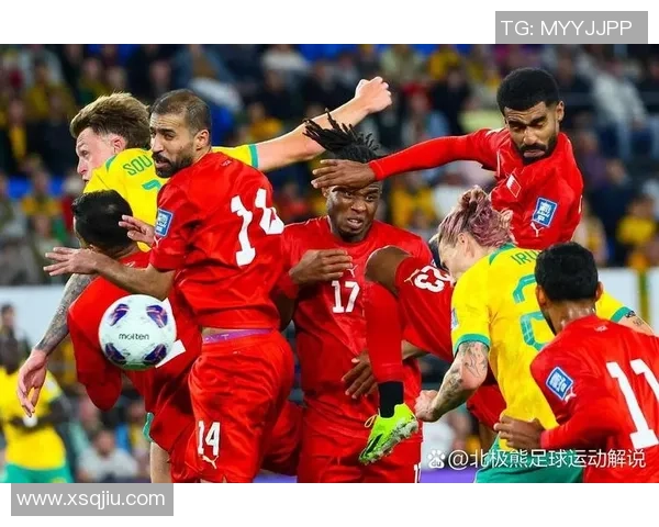 足球巨星赛场激情瞬间高举手指定格全场震撼目光